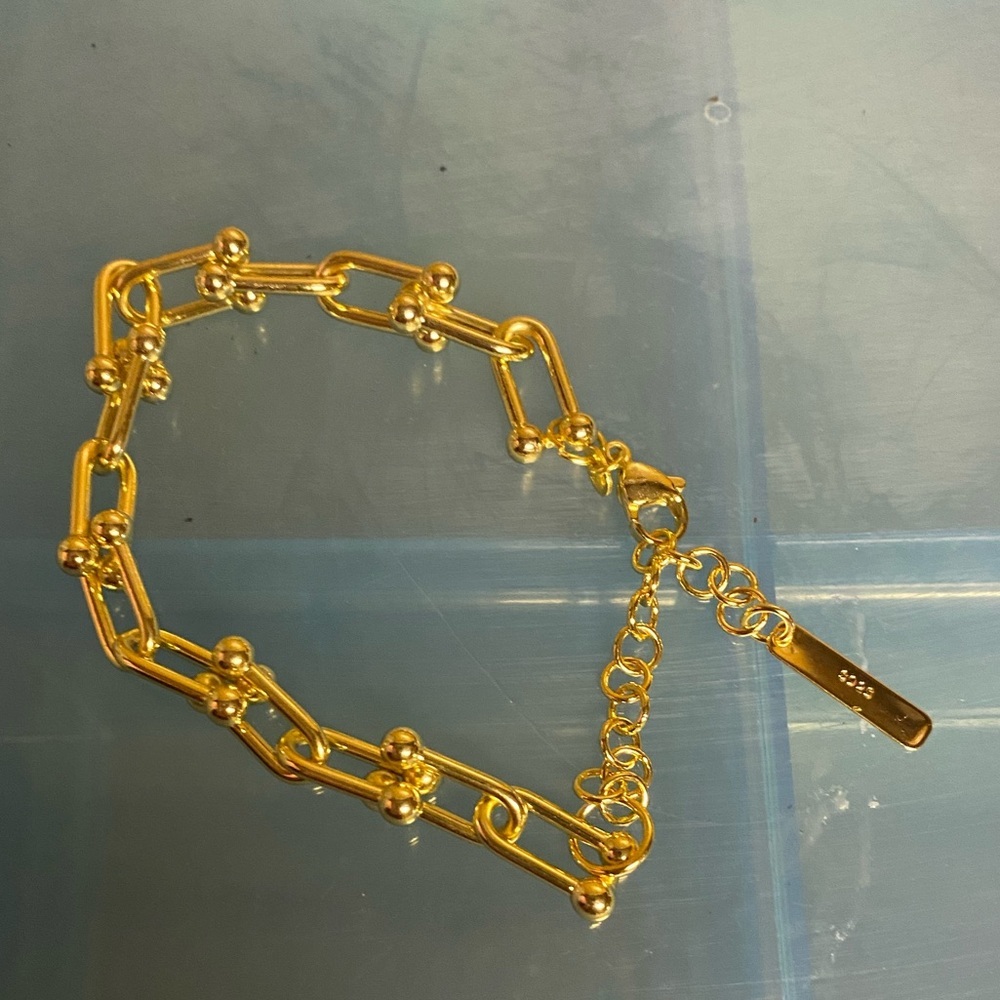 U Link Gold Plated Minimalist Bracelet - Picture 8 of 10